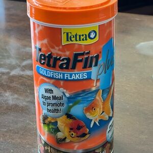 Tetra Fin Plus Goldfish Flakes, 7.06 oz.